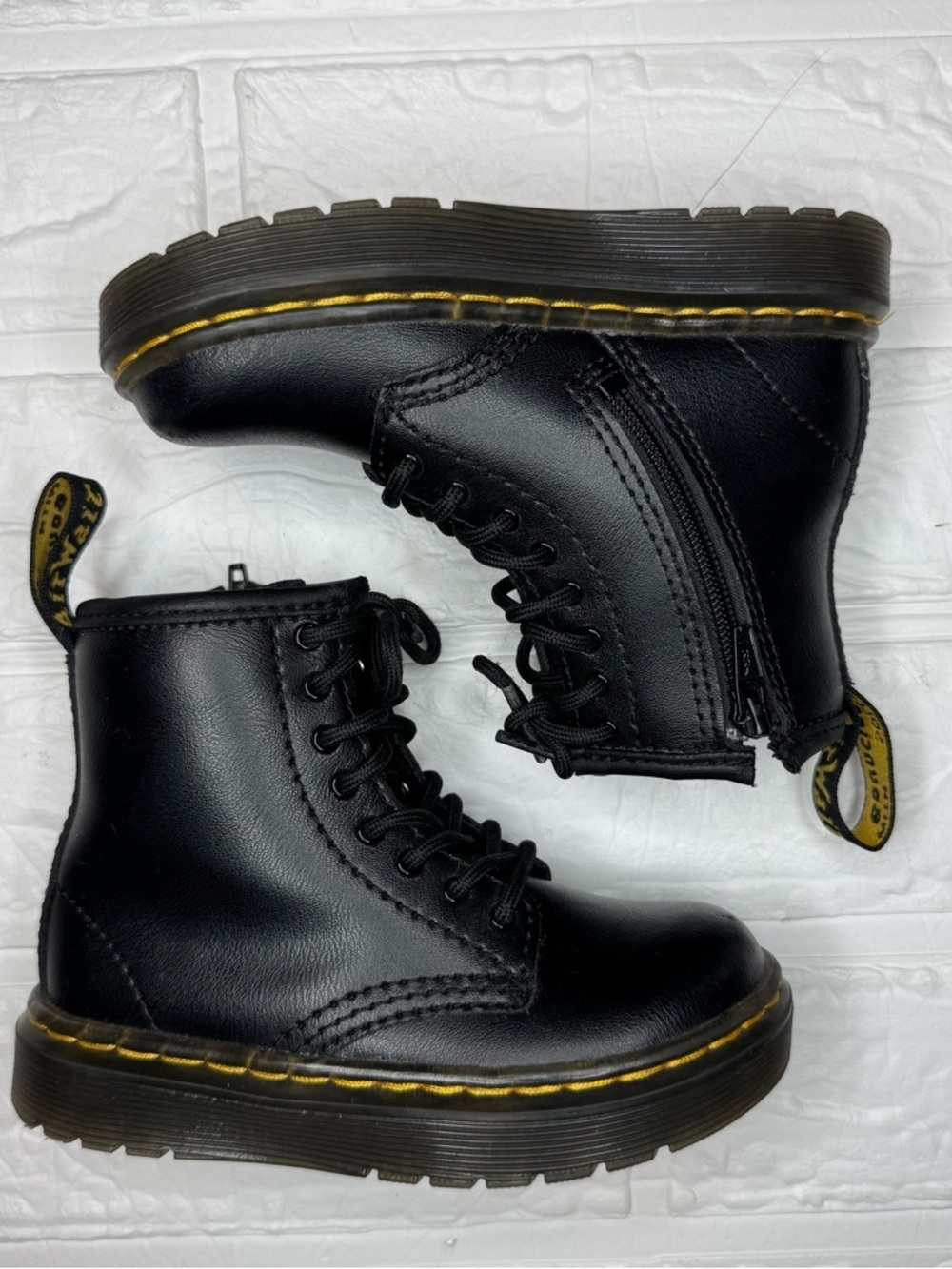 Dr. Martens Toddler US8 Kids Black Leather Lace-Up Boots with Yellow Stitching - Picture 4 of 14